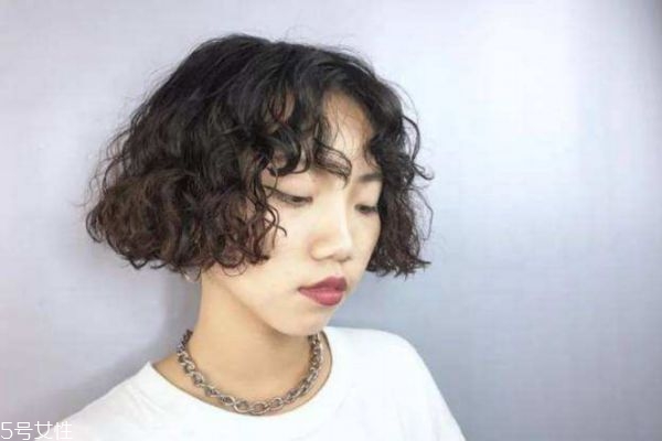 羊毛卷是熱燙還是冷燙 燙羊毛卷注意事項(xiàng) 羊毛卷是熱燙還是冷燙 燙羊毛卷注意事項(xiàng)