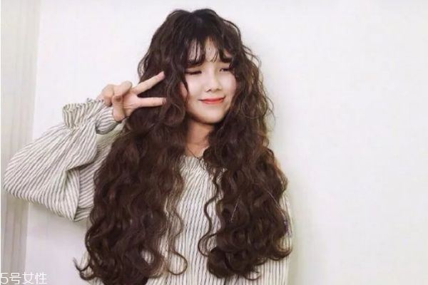 羊毛卷適合什么年齡 哪些人適合留羊毛卷 羊毛卷適合什么年齡 哪些人適合留羊毛卷