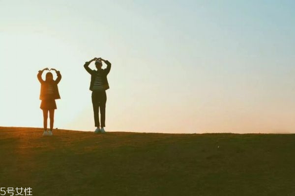 女生如何向男生表白 女生喜歡男生表白方法 女生如何向男生表白 女生喜歡男生表白方法