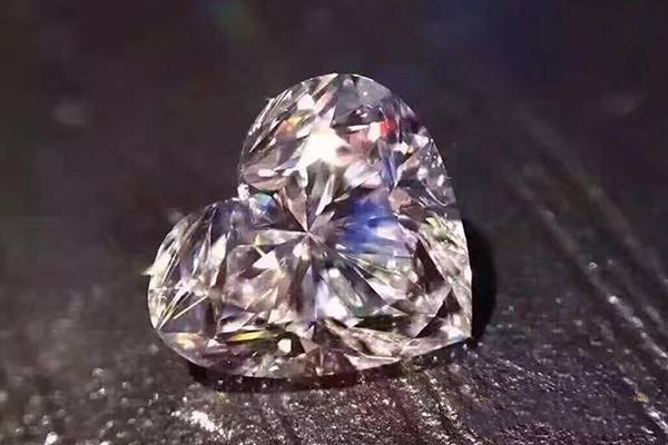 如何區(qū)分鉆石的形狀 鉆石的保養(yǎng)方法 如何區(qū)分鉆石的形狀 鉆石的保養(yǎng)方法