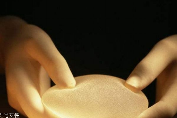 隆胸是什么原理呢 隆胸有什么壞處嗎 隆胸是什么原理呢 隆胸有什么壞處嗎