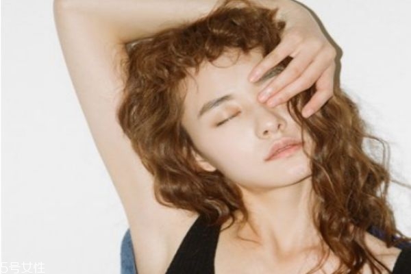 羊毛卷適合什么年齡 哪些人適合留羊毛卷 羊毛卷適合什么年齡 哪些人適合留羊毛卷