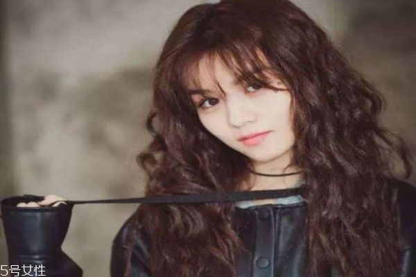 羊毛卷適合什么年齡 哪些人適合留羊毛卷 羊毛卷適合什么年齡 哪些人適合留羊毛卷