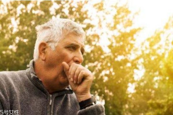 一到秋天就咳嗽怎么回事 秋天容易咳嗽怎么辦 一到秋天就咳嗽怎么回事 秋天容易咳嗽怎么辦