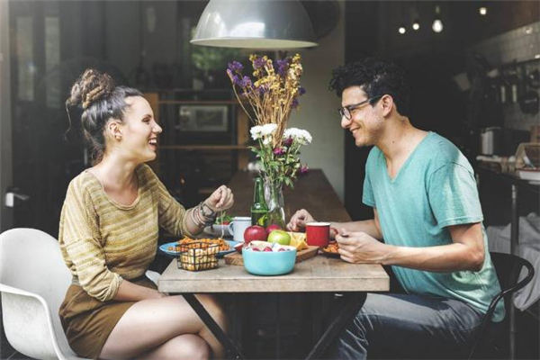 相親當(dāng)天晚上要聯(lián)系嗎 相親當(dāng)天晚上要聊天嗎