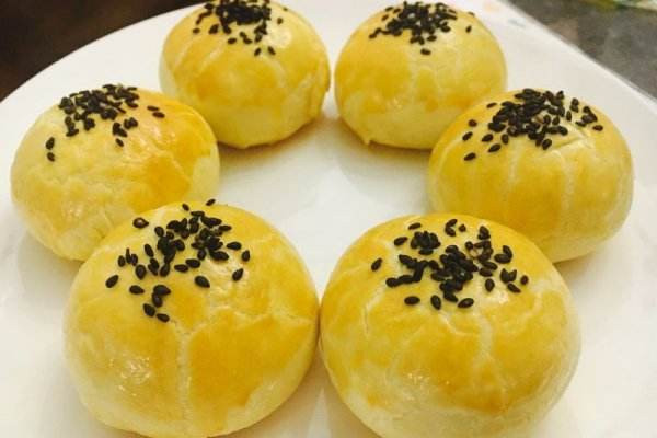 蛋黃酥怎么做 蛋黃酥的主要原料有哪些 蛋黃酥怎么做 蛋黃酥的主要原料有哪些