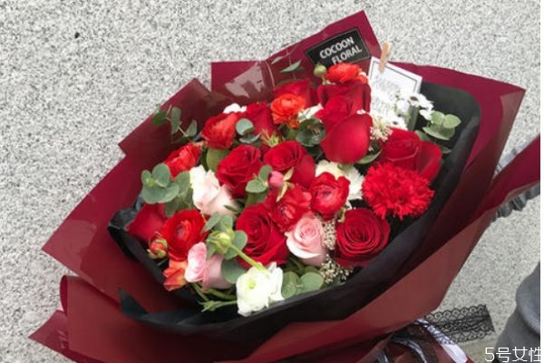 男生告白應(yīng)該送什么禮物呢 暗戀對方應(yīng)該送什么呢 男生告白應(yīng)該送什么禮物呢 暗戀對方應(yīng)該送什么呢