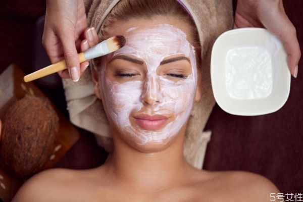 油性皮膚可以天天敷面膜嗎 油性皮膚護理小常識 油性皮膚可以天天敷面膜嗎 油性皮膚護理小常識