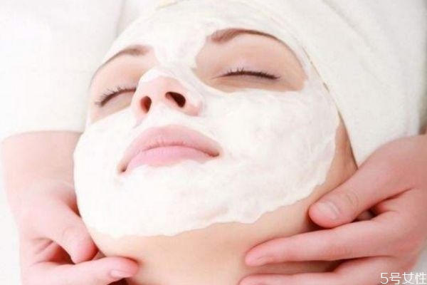 敷面膜后要洗臉嗎 為什么敷面膜后洗臉 敷面膜后要洗臉嗎 為什么敷面膜后洗臉