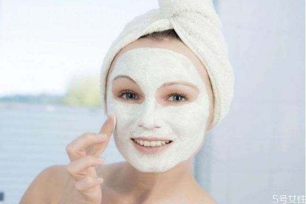 油性皮膚可以天天敷面膜嗎 油性皮膚護(hù)理小常識(shí) 油性皮膚可以天天敷面膜嗎 油性皮膚護(hù)理小常識(shí)