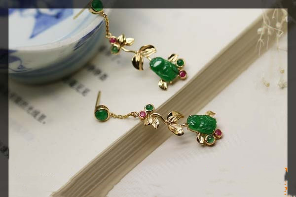 翡翠耳環(huán)的鑒定方法 翡翠耳環(huán)該怎么選 翡翠耳環(huán)的鑒定方法 翡翠耳環(huán)該怎么選