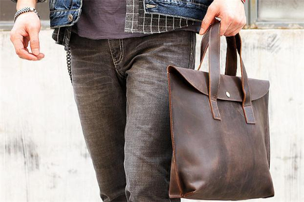 男士皮包什么款式好看 今年流行什么樣的男士皮包 男士皮包什么款式好看 今年流行什么樣的男士皮包