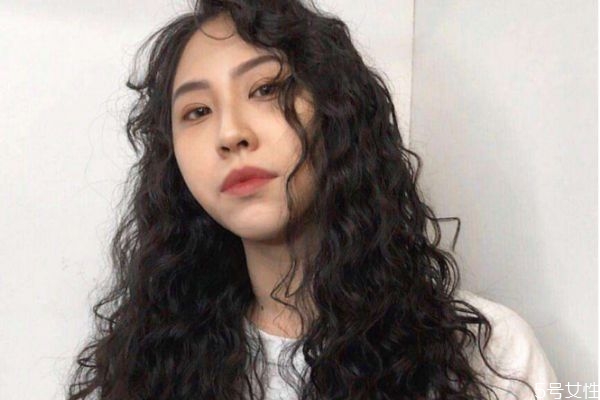 怎么搭訕男生聊天 怎樣主動找喜歡的男生聊天不尷尬 怎么搭訕男生聊天 怎樣主動找喜歡的男生聊天不尷尬