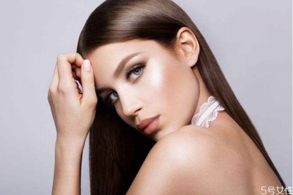 頭發(fā)洗直和拉直哪個效果更持久 洗直頭發(fā)和拉直頭發(fā)的區(qū)別 頭發(fā)洗直和拉直哪個效果更持久 洗直頭發(fā)和拉直頭發(fā)的區(qū)別