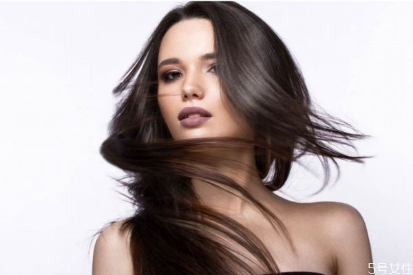 不拉直頭發(fā)怎么讓頭發(fā)變直 直發(fā)怎么打理 不拉直頭發(fā)怎么讓頭發(fā)變直 直發(fā)怎么打理