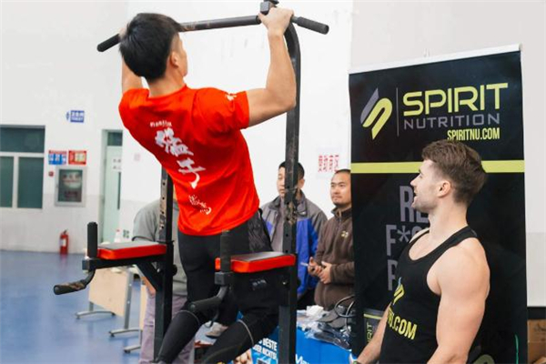 單杠可以練哪里的肌肉 單杠可以治療頸椎病嗎 單杠可以練哪里的肌肉 單杠可以治療頸椎病嗎