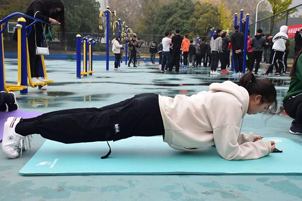 平板支撐能減肚子嗎 平板支撐一分鐘消耗多少卡路里 平板支撐能減肚子嗎 平板支撐一分鐘消耗多少卡路里