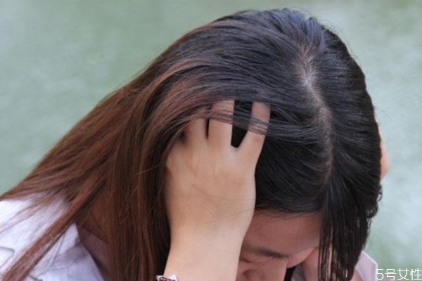 長了白發(fā)怎么辦 白發(fā)原因 長了白發(fā)怎么辦 白發(fā)原因