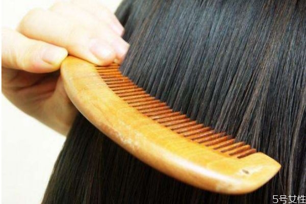 多梳頭發(fā)有什么好處 梳頭發(fā)的好處 多梳頭發(fā)有什么好處 梳頭發(fā)的好處