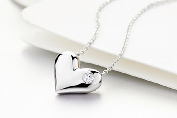 鉑金項鏈會發(fā)黑嗎 在家怎么清洗鉑金項鏈 鉑金項鏈會發(fā)黑嗎 在家怎么清洗鉑金項鏈