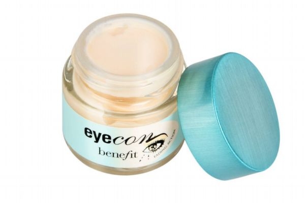 擦眼霜前需要拍水嗎 眼霜正確使用步驟 擦眼霜前需要拍水嗎 眼霜正確使用步驟