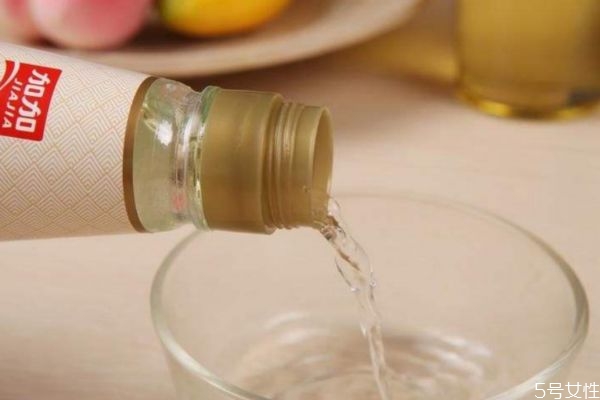 白醋可以洗臉嗎 白醋洗臉有什么好處呢 白醋可以洗臉嗎 白醋洗臉有什么好處呢