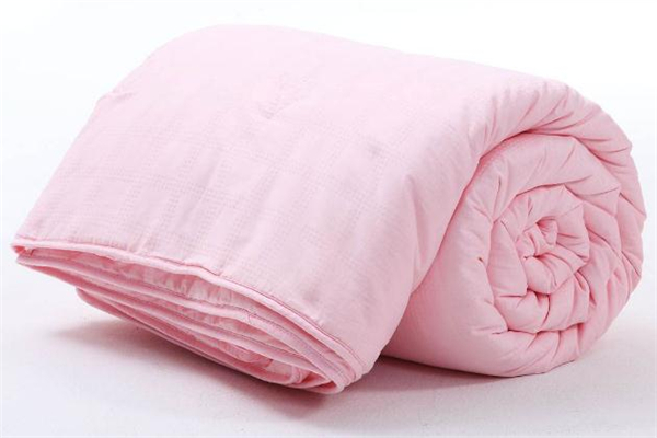 蠶絲被比棉被保暖嗎 蠶絲被比棉被好在哪里 蠶絲被比棉被保暖嗎 蠶絲被比棉被好在哪里