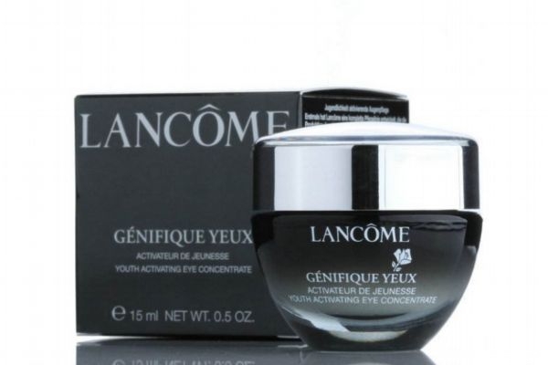 擦眼霜前需要拍水嗎 眼霜正確使用步驟 擦眼霜前需要拍水嗎 眼霜正確使用步驟