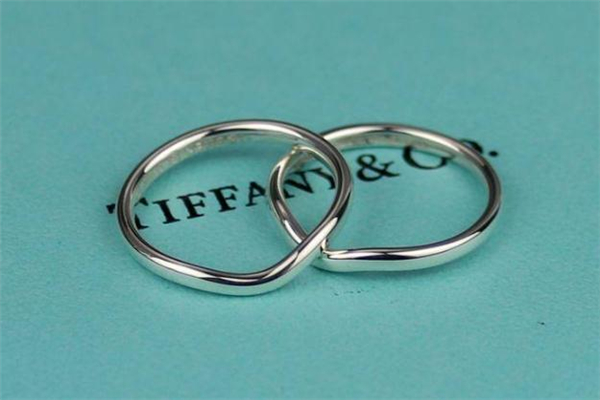 對戒是訂婚買還是結婚買 對戒什么時候買合適 對戒是訂婚買還是結婚買 對戒什么時候買合適