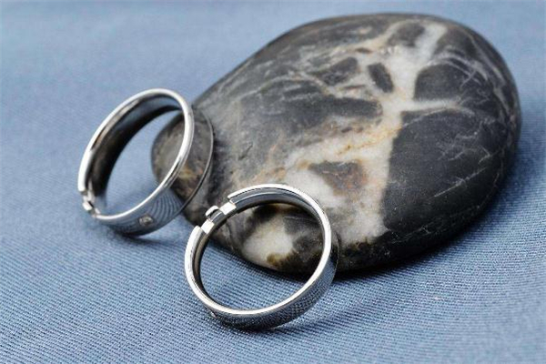 對(duì)戒一般多少錢 對(duì)戒一般買什么價(jià)位的 對(duì)戒一般多少錢 對(duì)戒一般買什么價(jià)位的