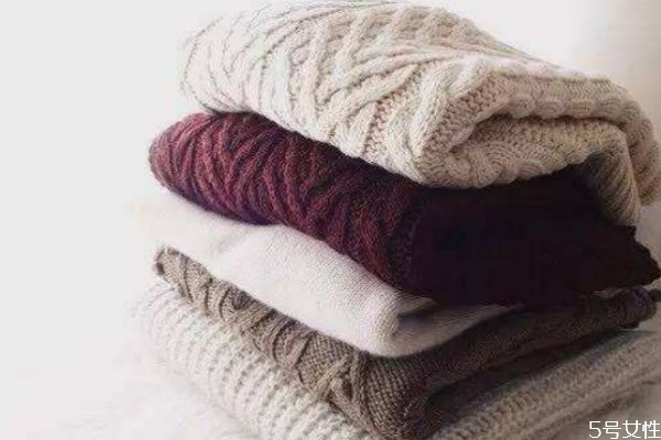 一般冬天衣服的布料是什么呢 冬天的衣服應(yīng)該清洗呢 一般冬天衣服的布料是什么呢 冬天的衣服應(yīng)該清洗呢