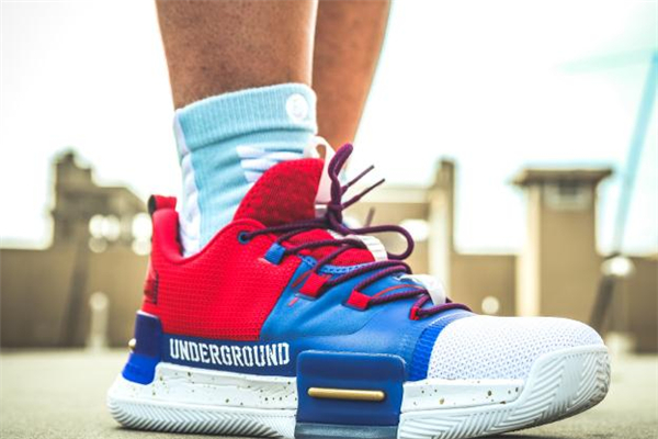 匹克路威閃現(xiàn)實(shí)戰(zhàn)測(cè)評(píng) 匹克路威閃現(xiàn)腳感怎么樣 匹克路威閃現(xiàn)實(shí)戰(zhàn)測(cè)評(píng) 匹克路威閃現(xiàn)腳感怎么樣