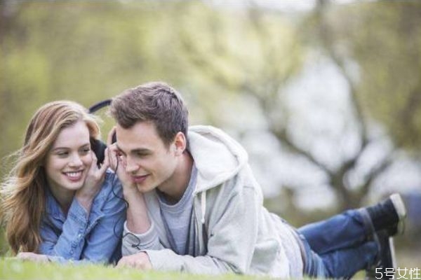 男友不懂浪漫說明什么 不懂浪漫的男朋友好嗎 男友不懂浪漫說明什么 不懂浪漫的男朋友好嗎