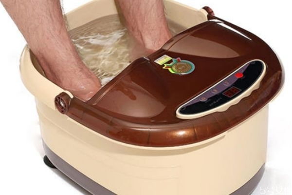 冬天泡腳選擇木桶還是電動的好 冬天泡腳最佳時間和溫度 冬天泡腳選擇木桶還是電動的好 冬天泡腳最佳時間和溫度