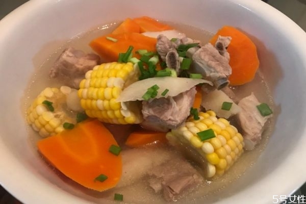 喝排骨湯的功效有什么呢 孕婦可以喝排骨湯嗎 喝排骨湯的功效有什么呢 孕婦可以喝排骨湯嗎