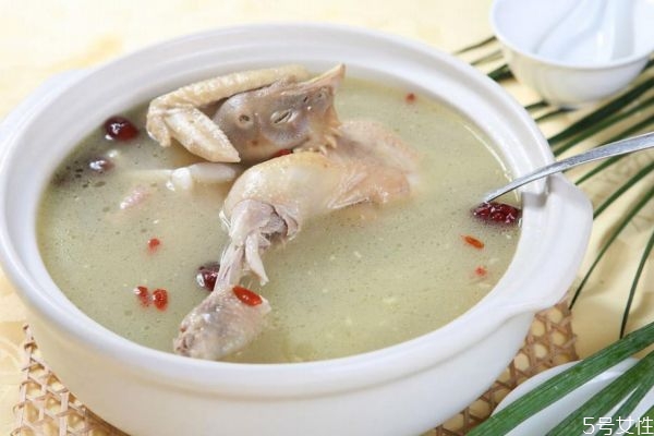 什么湯比較補血呢 產(chǎn)后應(yīng)該多喝什么湯呢 什么湯比較補血呢 產(chǎn)后應(yīng)該多喝什么湯呢