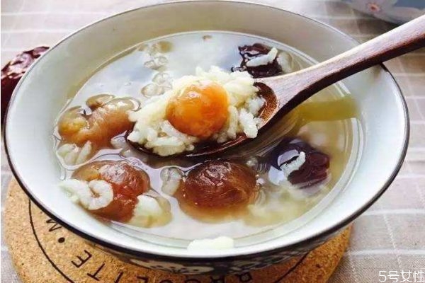 什么湯比較補血呢 產(chǎn)后應(yīng)該多喝什么湯呢 什么湯比較補血呢 產(chǎn)后應(yīng)該多喝什么湯呢