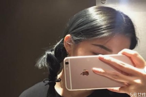 藍(lán)黑色掉色后是什么顏色 藍(lán)黑色頭發(fā)褪色后圖片 藍(lán)黑色掉色后是什么顏色 藍(lán)黑色頭發(fā)褪色后圖片