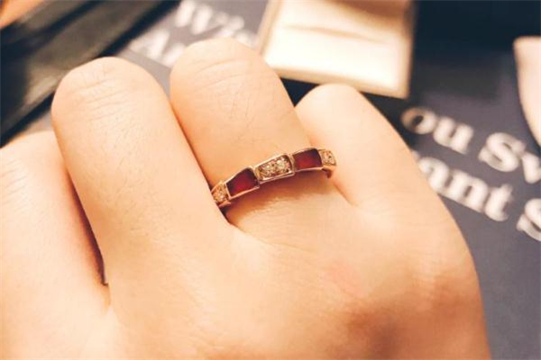 寶格麗戒指怎么辨別真假 寶格麗戒指真假鑒別 寶格麗戒指怎么辨別真假 寶格麗戒指真假鑒別