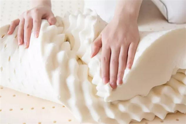 乳膠枕頭為什么不能曬 乳膠枕頭曬太陽后有味還能用嗎 乳膠枕頭為什么不能曬 乳膠枕頭曬太陽后有味還能用嗎