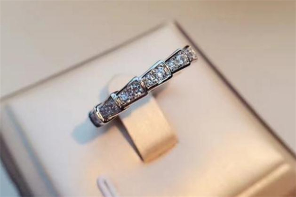 寶格麗戒指一般多少錢 寶格麗戒指專柜報(bào)價(jià) 寶格麗戒指一般多少錢 寶格麗戒指專柜報(bào)價(jià)