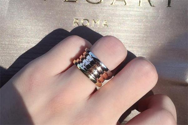 寶格麗戒指可以沾水嗎 寶格麗戒指能戴著洗手嗎 寶格麗戒指可以沾水嗎 寶格麗戒指能戴著洗手嗎