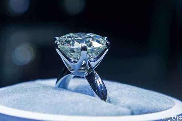 世界上最大的鉆石有多少克呢 鉆石是怎么形成的呢 世界上最大的鉆石有多少克呢 鉆石是怎么形成的呢