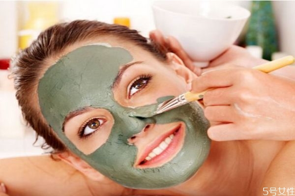自制補(bǔ)水面膜有什么呢 如何制作補(bǔ)水面膜呢 自制補(bǔ)水面膜有什么呢 如何制作補(bǔ)水面膜呢