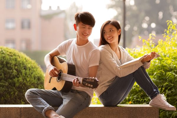 什么原因?qū)е陆愕軕俨婚L久 姐弟戀如何長久呢 什么原因?qū)е陆愕軕俨婚L久 姐弟戀如何長久呢