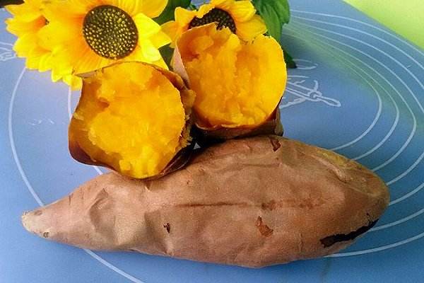 烤紅薯是長(zhǎng)的好吃還是圓的好吃 為什么長(zhǎng)紅薯的口感好 烤紅薯是長(zhǎng)的好吃還是圓的好吃 為什么長(zhǎng)紅薯的口感好