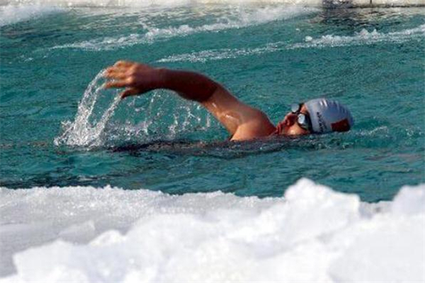 冬泳后可以洗熱水澡嗎 冬泳后洗熱水澡的危害 冬泳后可以洗熱水澡嗎 冬泳后洗熱水澡的危害