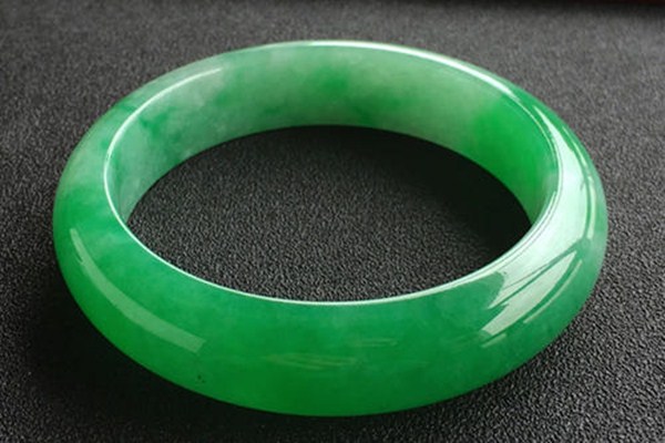 芙蓉種翡翠手鐲怎么樣 芙蓉種翡翠手鐲價(jià)格如何 芙蓉種翡翠手鐲怎么樣 芙蓉種翡翠手鐲價(jià)格如何