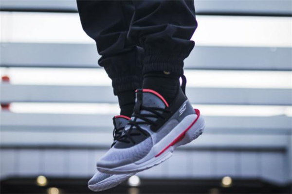 安德瑪庫里7代實(shí)戰(zhàn)測(cè)評(píng)-ua curry 7實(shí)戰(zhàn)腳感怎么樣 安德瑪庫里7代實(shí)戰(zhàn)測(cè)評(píng)-ua curry 7實(shí)戰(zhàn)腳感怎么樣