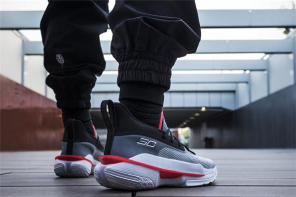 安德瑪庫里7代實(shí)戰(zhàn)測(cè)評(píng)-ua curry 7實(shí)戰(zhàn)腳感怎么樣 安德瑪庫里7代實(shí)戰(zhàn)測(cè)評(píng)-ua curry 7實(shí)戰(zhàn)腳感怎么樣